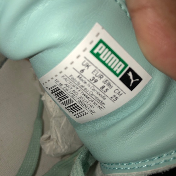 PUMA women’s suede Platforms - Picture 2 of 5